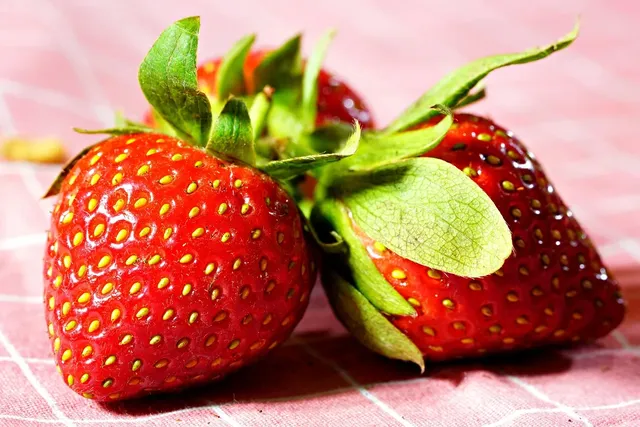 strawberries-4255925_1920
